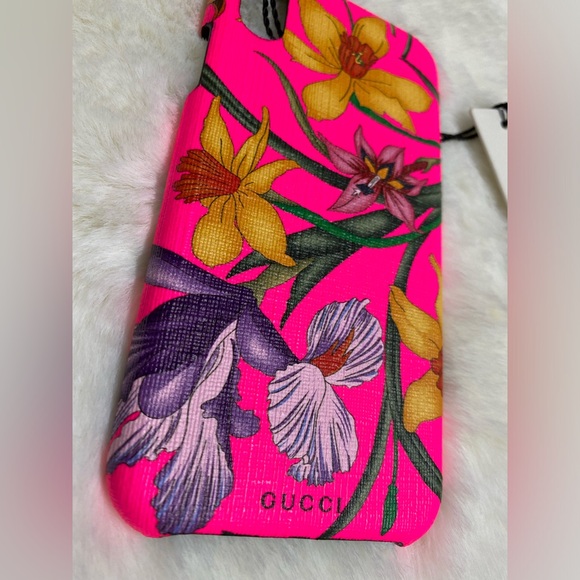 🔥FINAL PRICE🔥 GUCCI IPhone X/ Xs case 🩷 - Picture 4 of 9